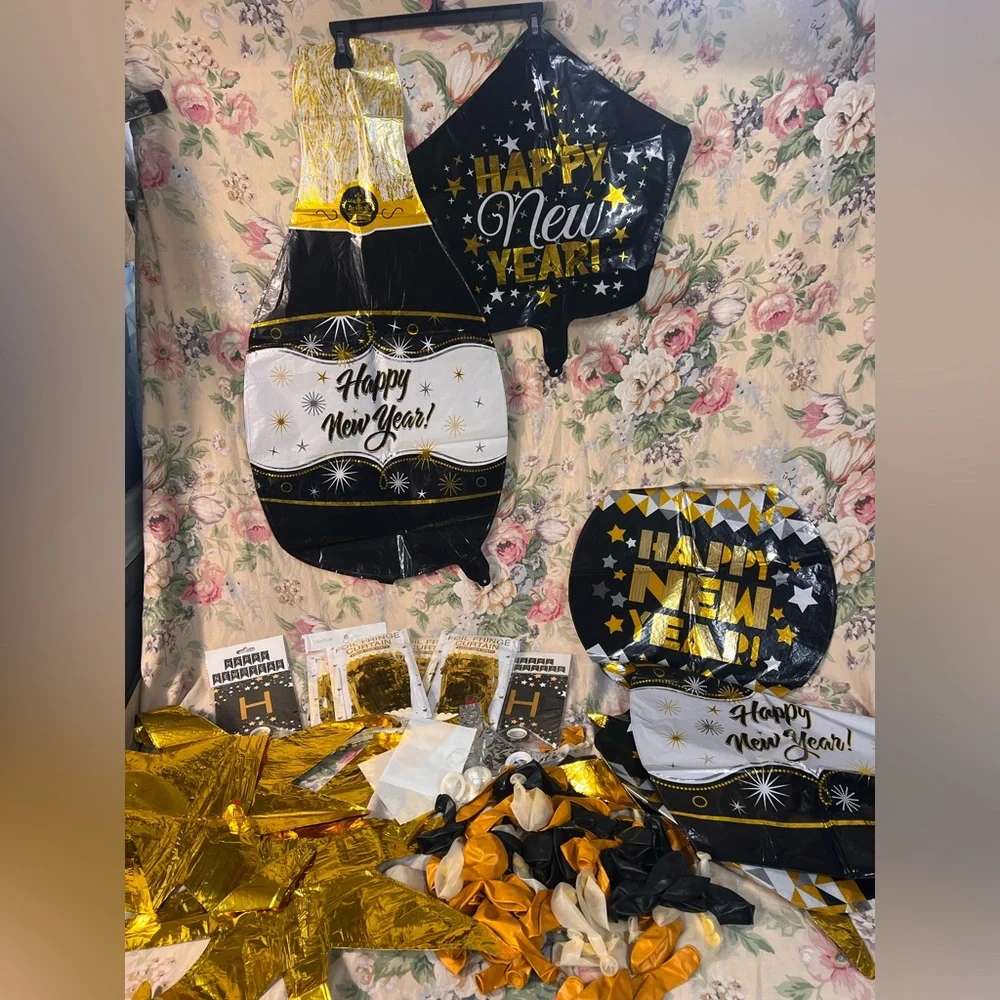 New Year Party Balloon and Decorations Set - Black & Gold